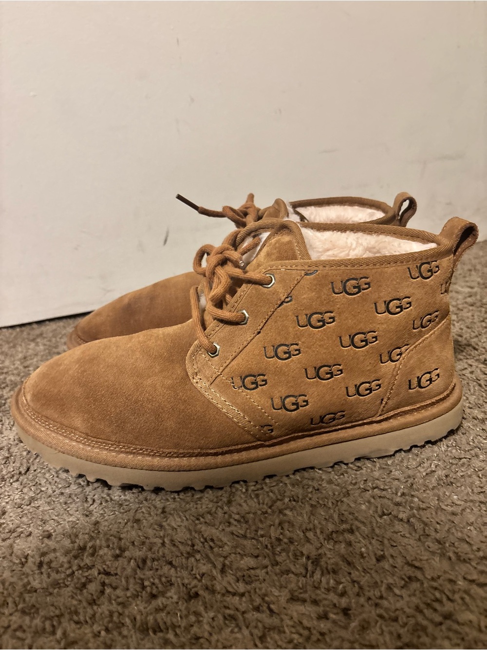 UGG Mens  Classic Lace-Up Ankle Boots in Chestnut